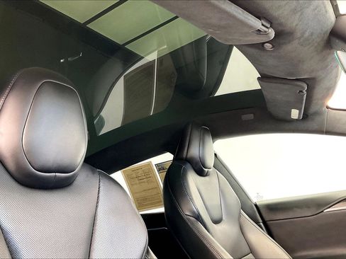Used 2022 Tesla Model S Plaid image 24