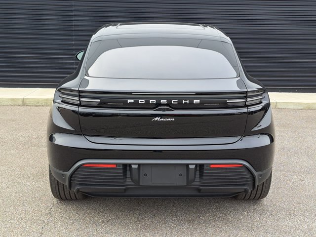 Used 2026 Porsche Macan Electric RWD image 6