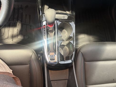 Used 2025 Chevrolet Trax RS w/ Sunroof Package image 15