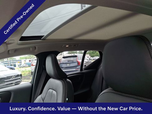 Certified 2025 Volvo XC40 B5 Plus AWD/4WD image 15