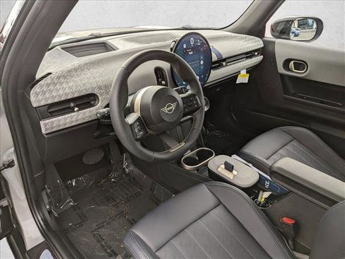 Certified 2025 MINI Cooper 2-Door Hardtop FWD image 10
