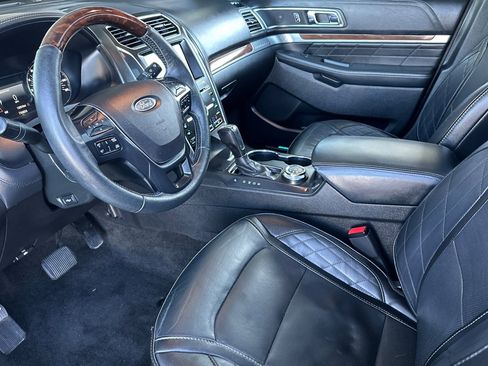 Used 2018 Ford Explorer Platinum image 12