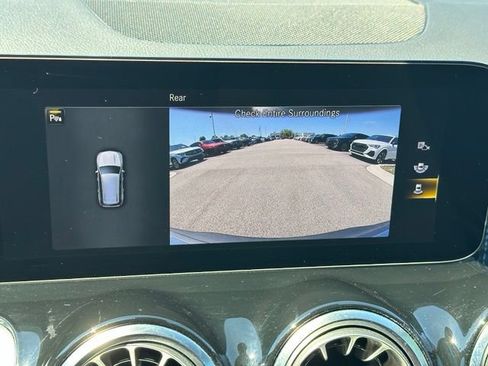 Used 2023 Mercedes-Benz EQB 300 4MATIC image 24