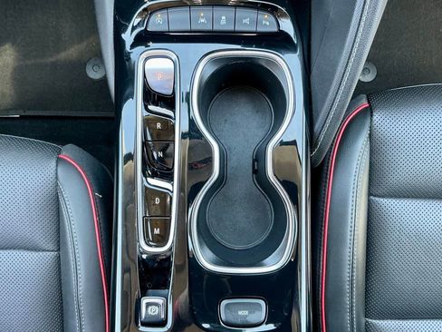 Used 2022 Buick Envision Essence w/ Technology Package II FWD image 39
