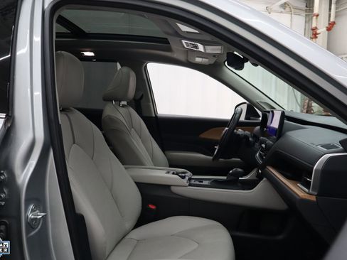 Used 2024 Toyota Grand Highlander AWD image 38