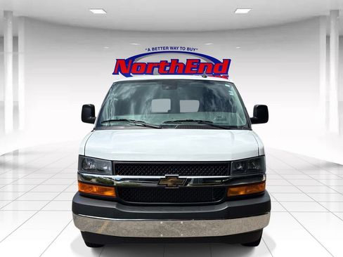 Used 2025 Chevrolet Express 3500 LT w/ LT Preferred Equipment Group RWD image 2