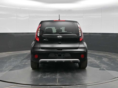 Used 2017 Kia Soul + image 6