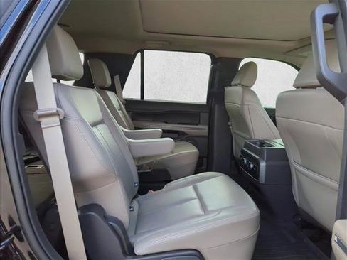 Used 2021 Ford Expedition XLT image 17