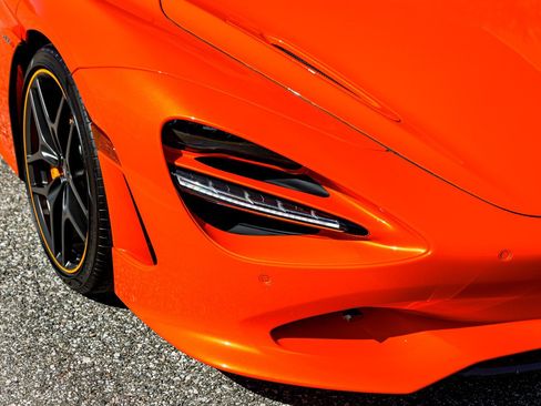 Used 2024 McLaren 750S image 16