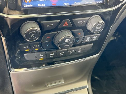 Used 2022 Jeep Grand Cherokee Laredo X image 16