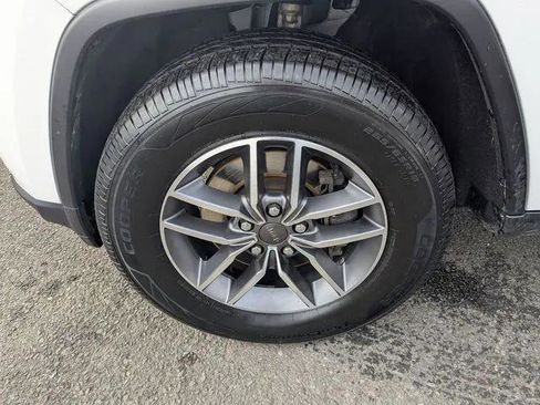 Certified 2022 Jeep Grand Cherokee Limited AWD/4WD image 32