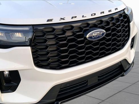 Used 2025 Ford Explorer ST-Line w/ ST-Line Street Pack AWD/4WD image 26