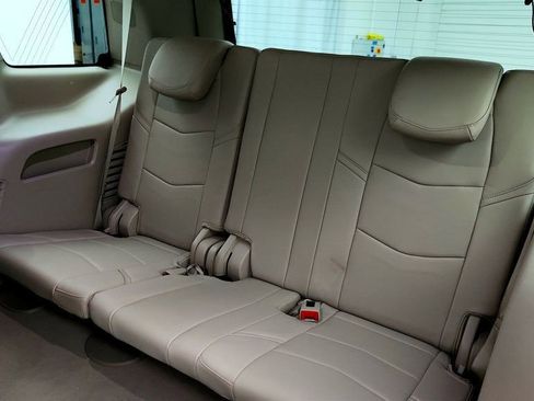 Used 2019 Cadillac Escalade Premium Luxury image 22