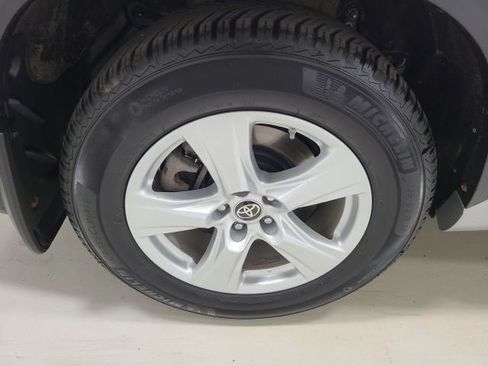Used 2023 Toyota Highlander LE AWD/4WD image 37