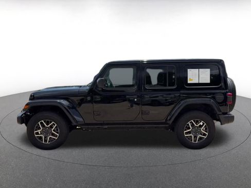 Used 2025 Jeep Wrangler Unlimited Sahara AWD/4WD image 9