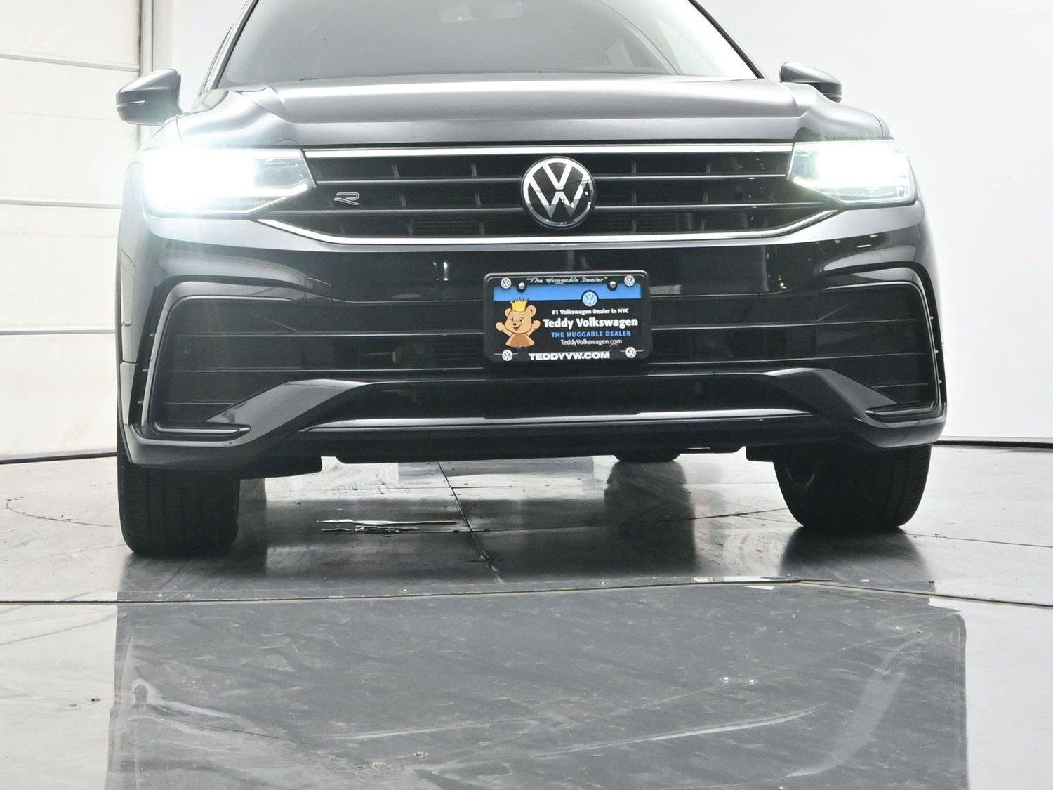 Used 2023 Volkswagen Tiguan SE R-Line AWD/4WD image 28