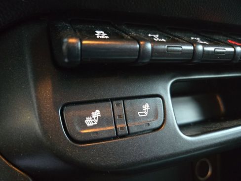 Used 2017 Chevrolet Colorado ZR2 image 16