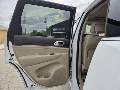 Used 2014 Jeep Grand Cherokee Overland image 6