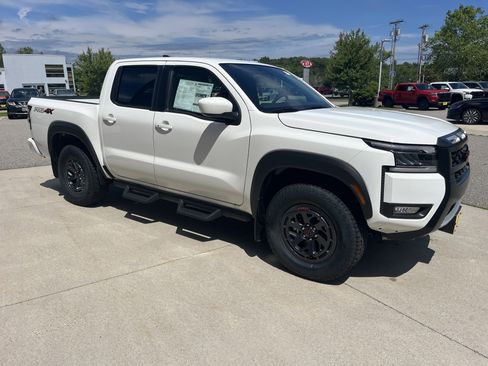New 2025 Nissan Frontier PRO-4X image 9