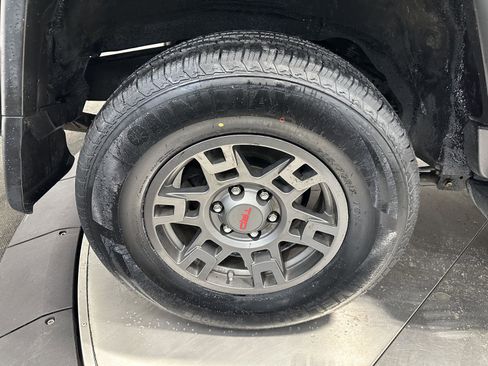 Used 2013 Toyota FJ Cruiser 4WD image 12