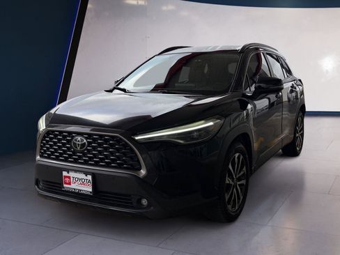 Used 2022 Toyota Corolla Cross XLE image 1