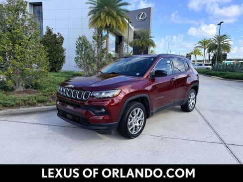 Used 2022 Jeep Compass Latitude image 1