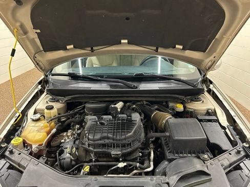 Used 2014 Chrysler 200 Limited FWD image 8