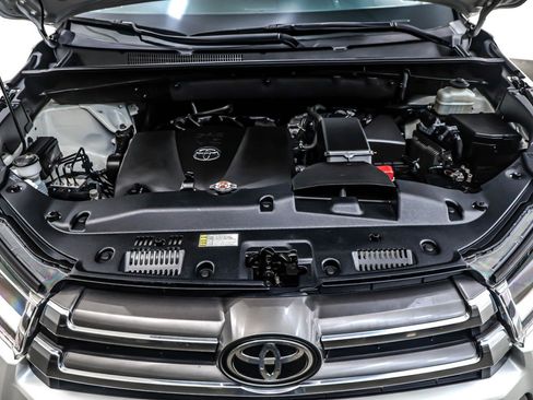 Used 2019 Toyota Highlander Limited image 10