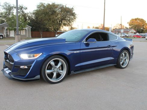 Used 2015 Ford Mustang Coupe image 4