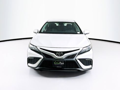Used 2023 Toyota Camry SE image 2