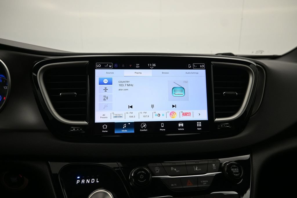 Used 2025 Chrysler Pacifica Select FWD image 15