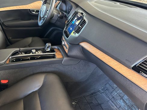 Certified 2025 Volvo XC90 B6 Plus image 19