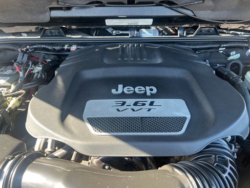 Used 2013 Jeep Wrangler Unlimited Rubicon w/ Dual Top Group AWD/4WD image 22