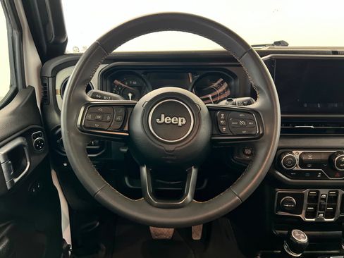 Used 2024 Jeep Wrangler Unlimited AWD/4WD image 12