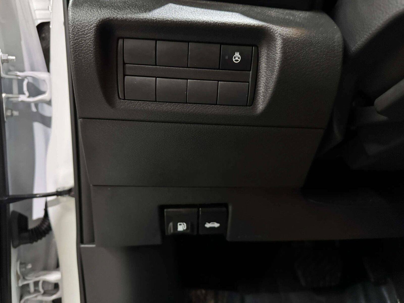 Used 2023 Nissan Kicks SR w/ SR Premium Package FWD image 27
