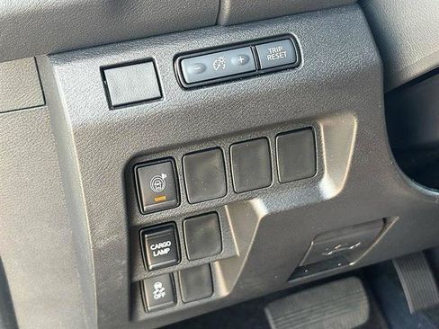 Used 2025 Nissan Frontier SV RWD image 17