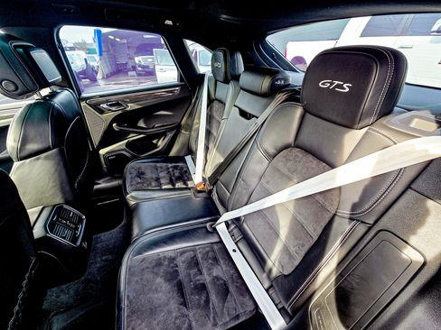 Used 2018 Porsche Macan GTS image 12