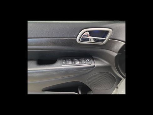 Used 2018 Jeep Grand Cherokee Altitude image 12