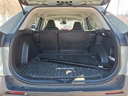 Used 2022 Toyota RAV4 XLE AWD/4WD image 28