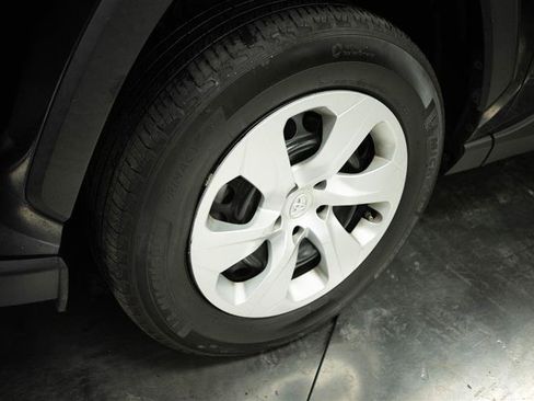 Used 2024 Toyota RAV4 LE image 4