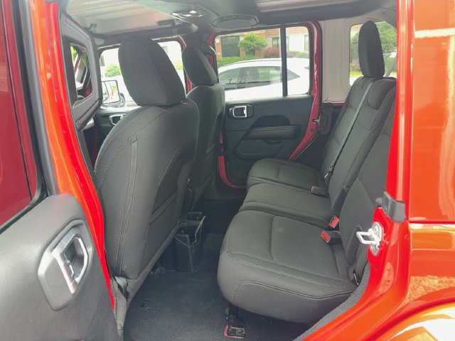 Used 2020 Jeep Wrangler Unlimited Sahara w/ Uconnect 4C Nav & Sound Group AWD/4WD image 13