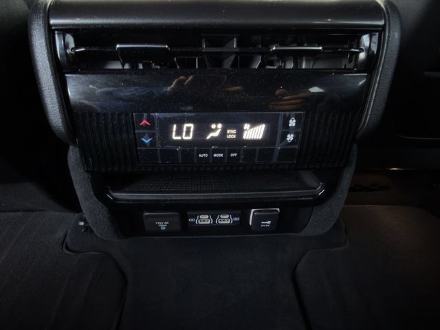 Used 2023 Jeep Wagoneer 4WD image 28