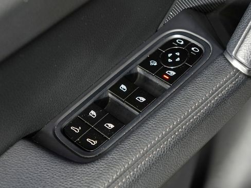 Used 2020 Porsche Cayenne AWD/4WD image 19