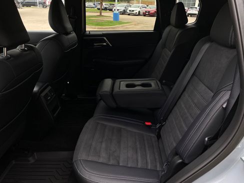 Used 2025 Mitsubishi Outlander SE AWD/4WD image 27