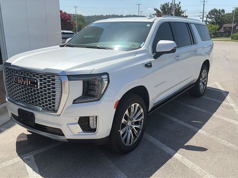 Used 2022 GMC Yukon XL Denali w/ Denali Premium Package AWD/4WD image 2