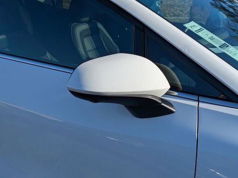 Used 2025 Chevrolet Equinox EV LT w/ Convenience Package image 9