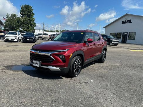 Used 2024 Chevrolet TrailBlazer LT w/ LT Cold Weather Package FWD image 8