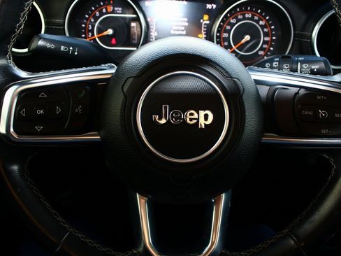 Used 2018 Jeep Wrangler Unlimited Sahara w/ Quick Order Package 24M Moab image 12