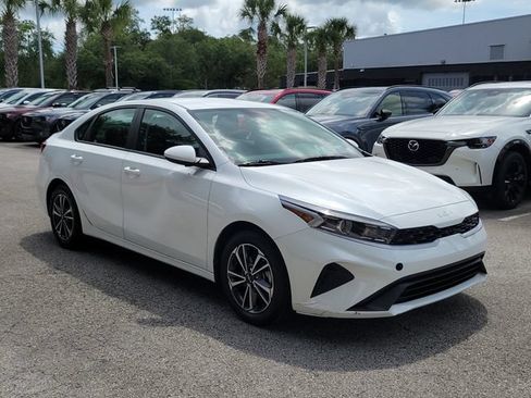 Used 2024 Kia Forte LXS FWD image 3