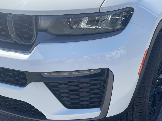 New 2026 Jeep Grand Cherokee Limited w/ Limited Altitude Package RWD image 9